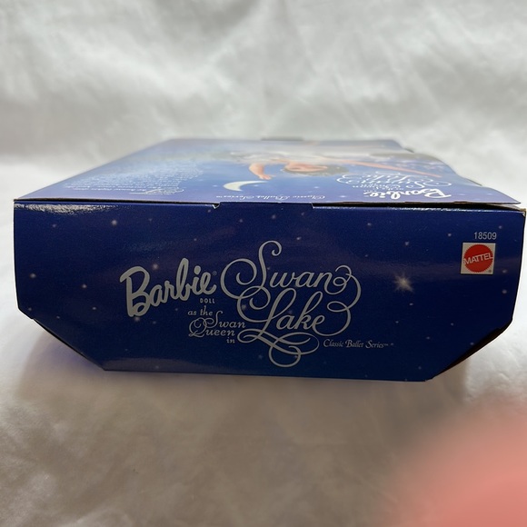 Barbie as the swan queen in Swan Lake - Picture 5 of 6